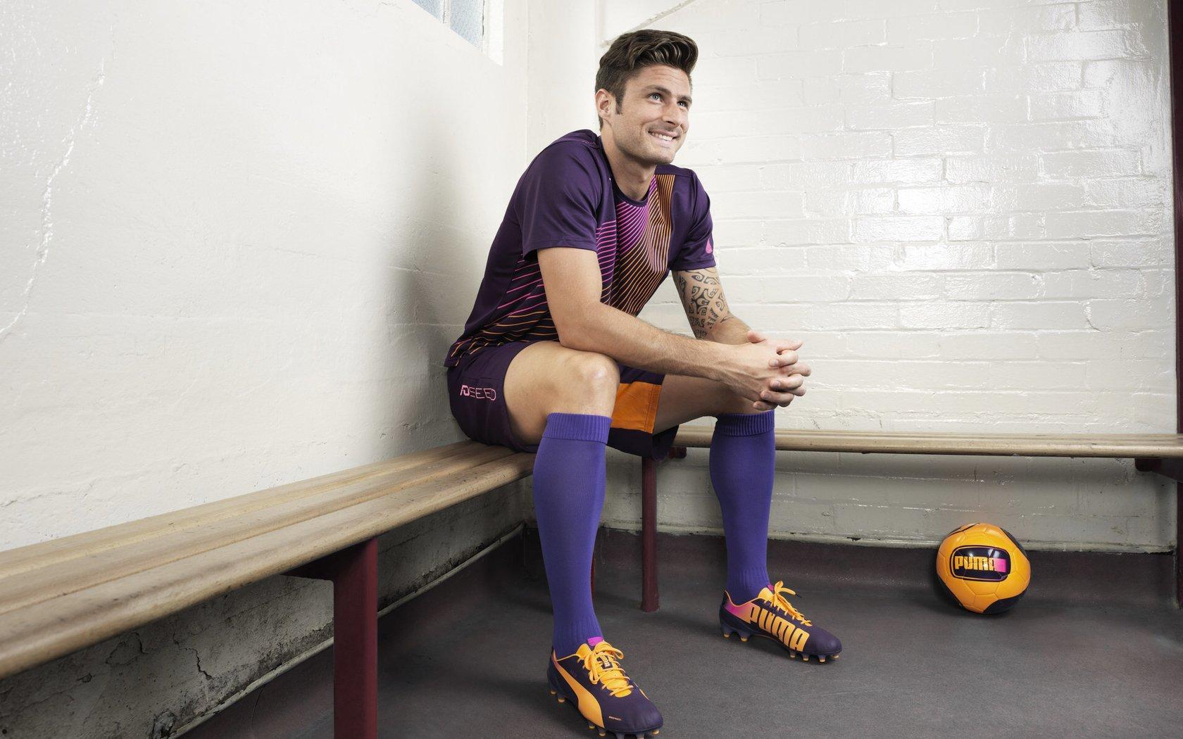 评论员热议曼联选帅新方向，利物浦名宿阿隆索或成破局关键，传奇背景无碍执教红魔